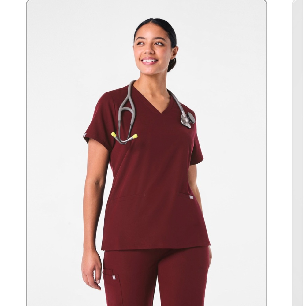 Figs Casma Burgundy scrub top Women's V-Neck Scrub Top two pockets EUC looks new - Picture 2 of 8